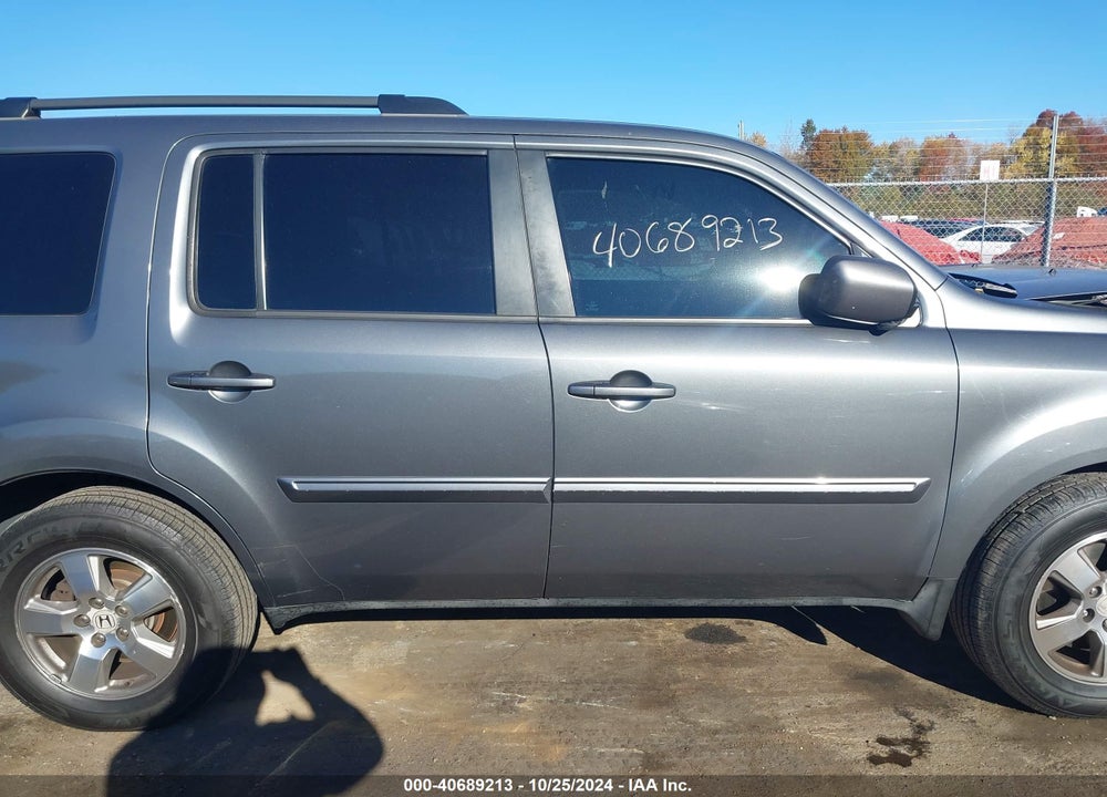 2011 HONDA PILOT EX-L VIN: 5FNYF4H51BB009416
