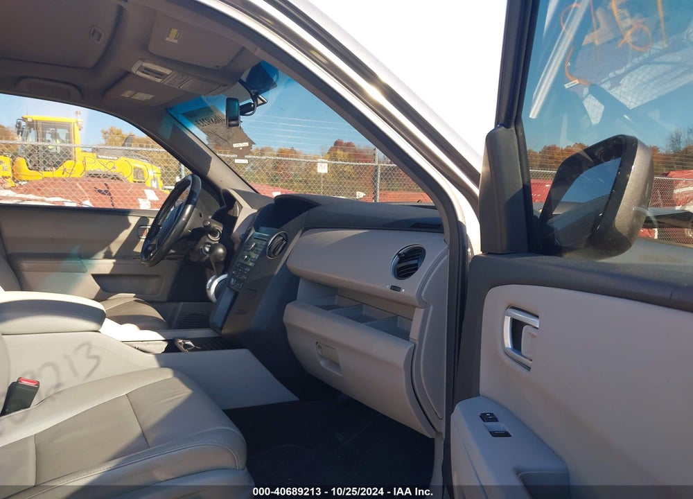 2011 HONDA PILOT EX-L VIN: 5FNYF4H51BB009416