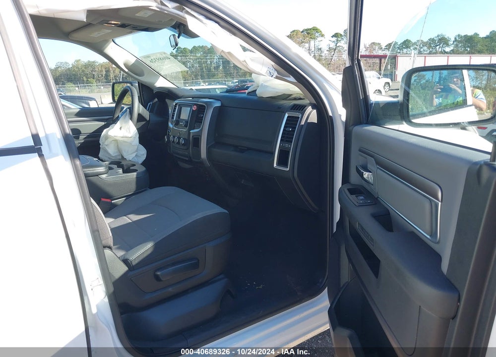 2024 RAM 1500 CLASSIC SLT 4X2 6'4 BOX VIN: 1C6RR6GG6RS142591