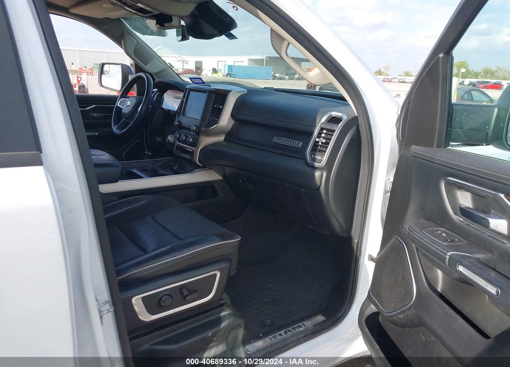 2022 RAM 1500 LAIE  4X4 5'7 BOX VIN: 1C6SRFJT2NN419172