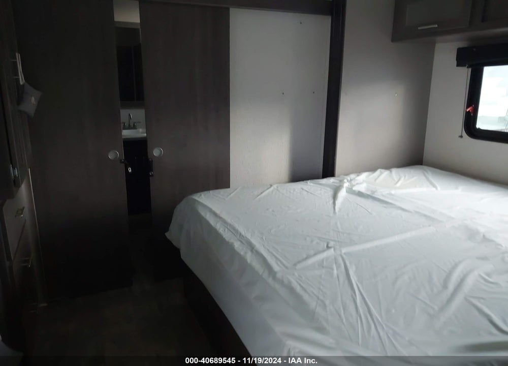 2020 KEYSTONE RV HAMPTON TRAVEL TRAILER VIN: 4YDT37221L5330066