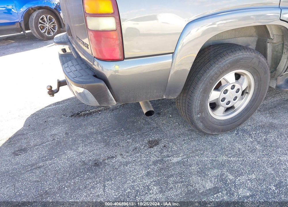 2002 CHEVROLET TAHOE LS VIN: 1GNEC13V72R273002