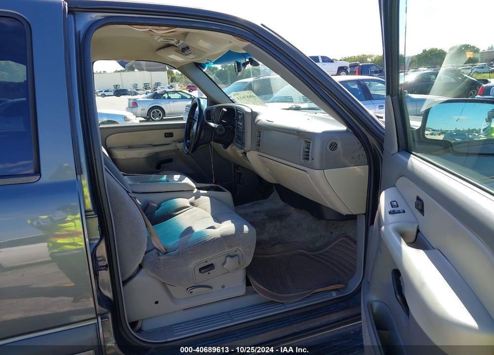 2002 CHEVROLET TAHOE LS VIN: 1GNEC13V72R273002