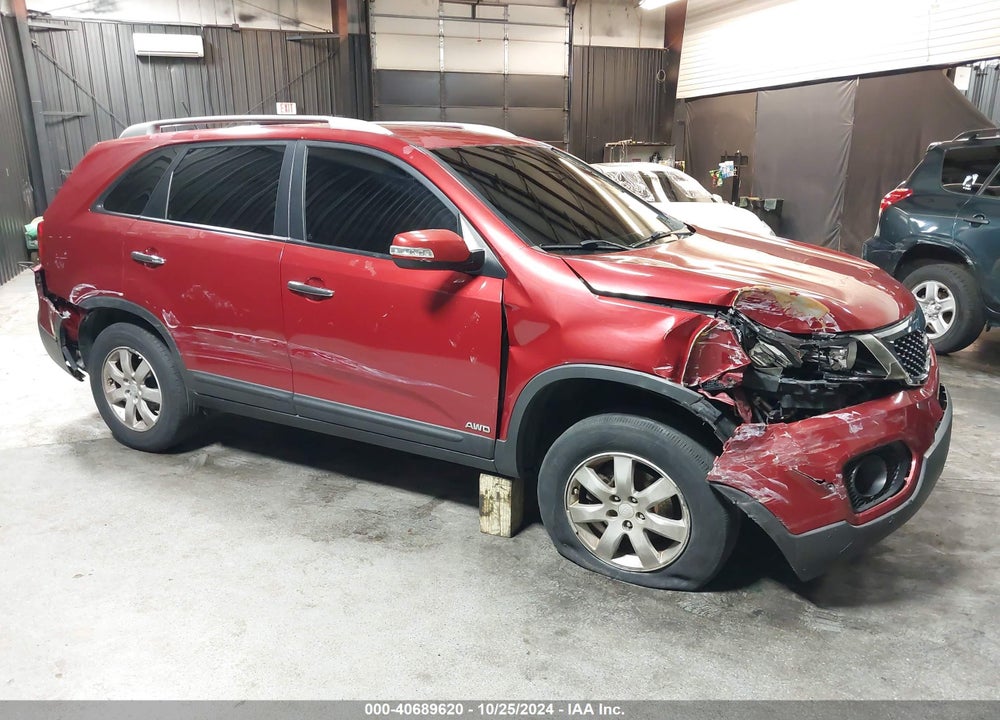 2011 KIA SORENTO LX VIN: 5XYKTCA17BG062579