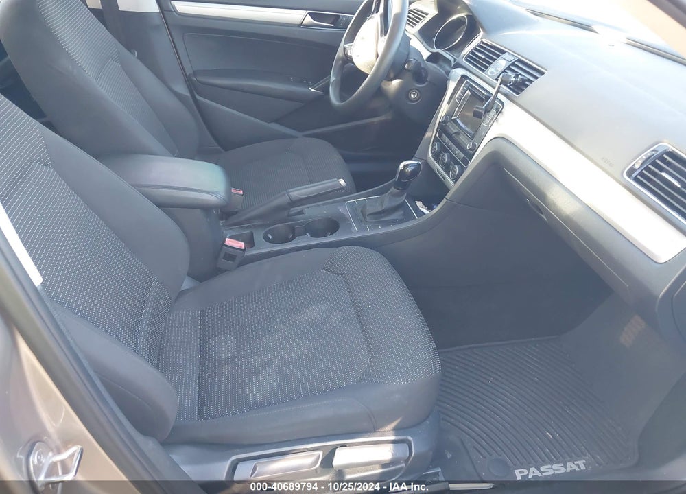 2016 VOLKSWAGEN PASSAT 1.8T S VIN: 1VWAS7A32GC029585