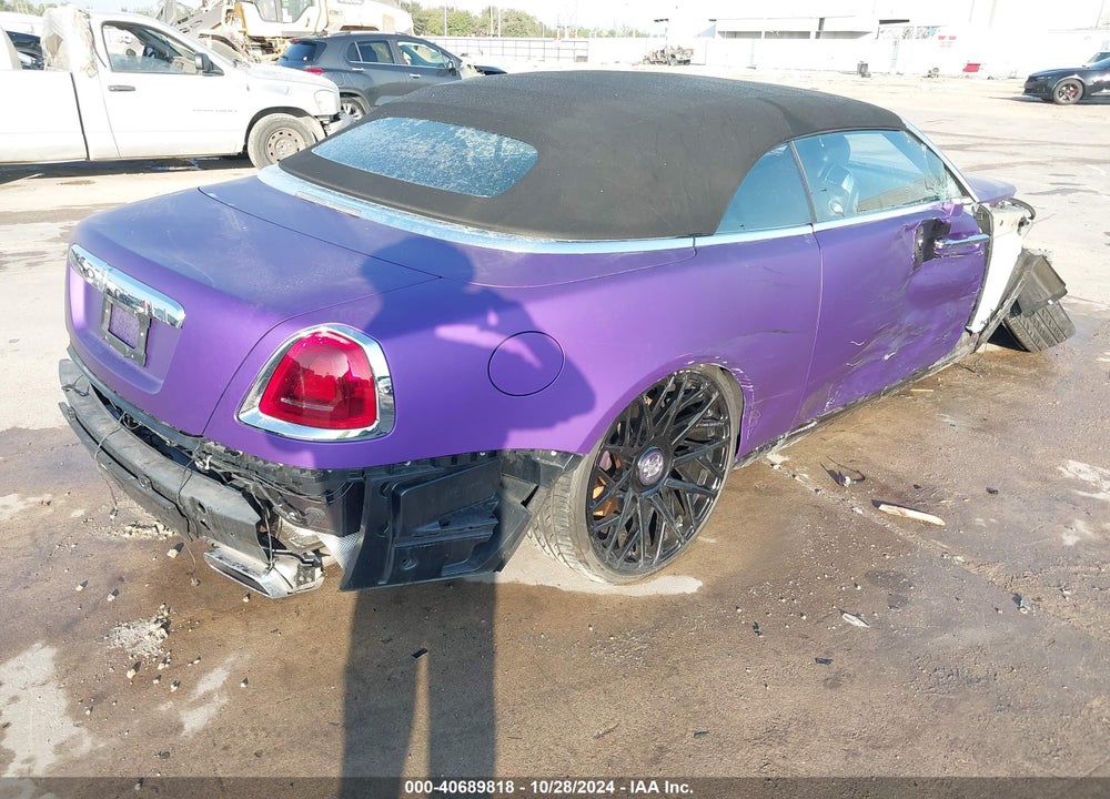 2018 ROLLS-ROYCE DAWN VIN: SCA666D56JU107749