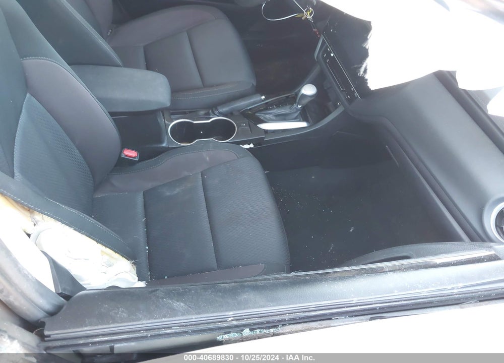 2017 TOYOTA COROLLA LE VIN: 5YFBURHE6HP708661