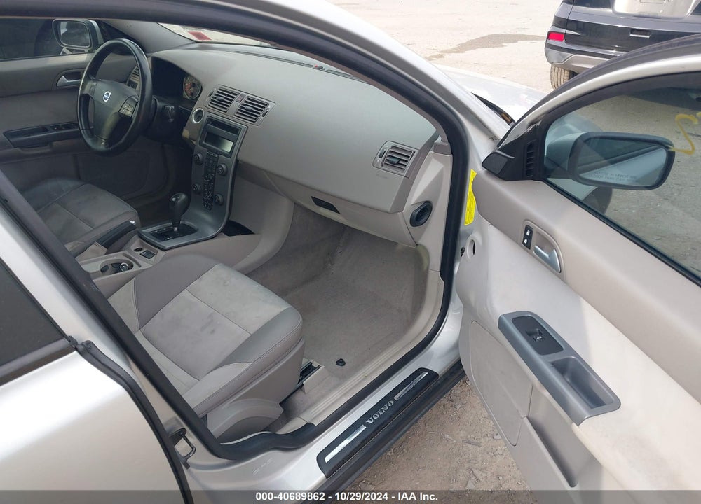 2006 VOLVO S40 2.4I VIN: YV1MS390162204085