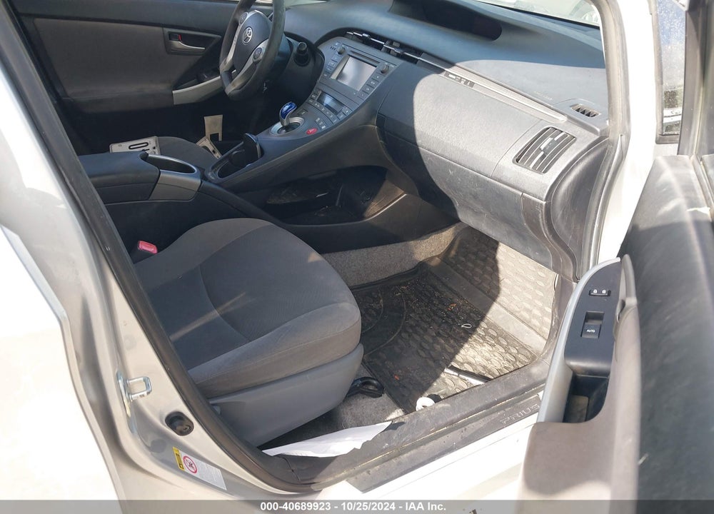 2013 TOYOTA PRIUS TWO VIN: JTDKN3DU2D5686513