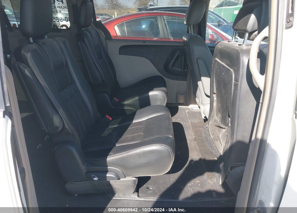 2011 CHRYSLER TOWN & COUNTRY TOURING-L VIN: 2A4RR8DG6BR609714