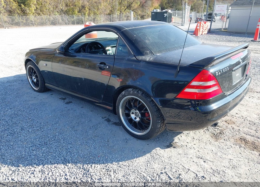 2000 MERCEDES-BENZ SLK 230 KOMPRESSOR VIN: WDBKK47F0YF146197