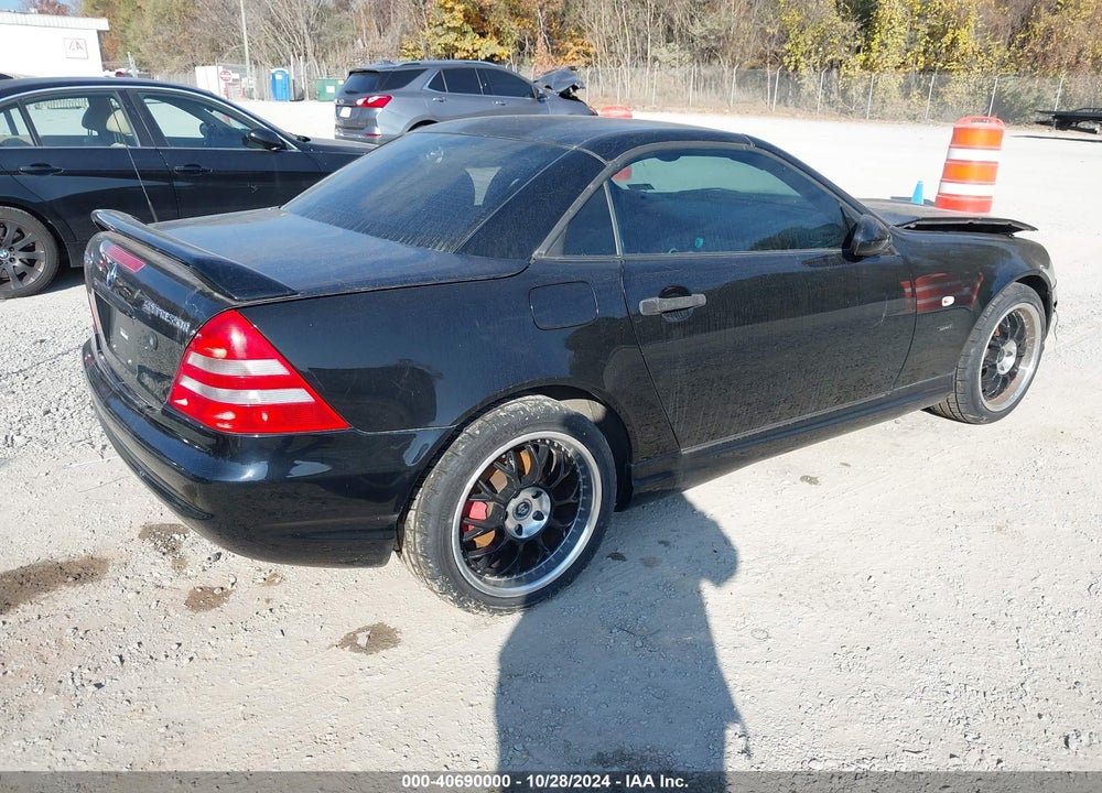 2000 MERCEDES-BENZ SLK 230 KOMPRESSOR VIN: WDBKK47F0YF146197