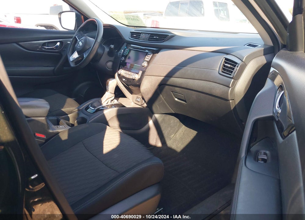 2018 NISSAN ROGUE SV VIN: 5N1AT2MT1JC796930