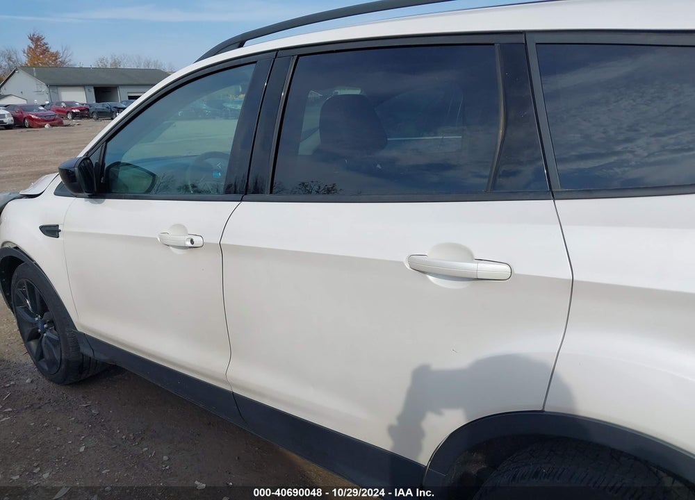 2017 FORD ESCAPE SE VIN: 1FMCU9G90HUB71955