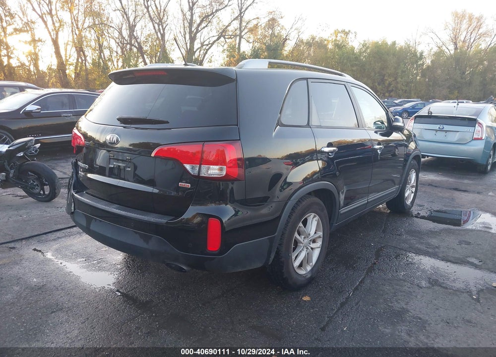 2014 KIA SORENTO LX VIN: 5XYKT4A62EG495815