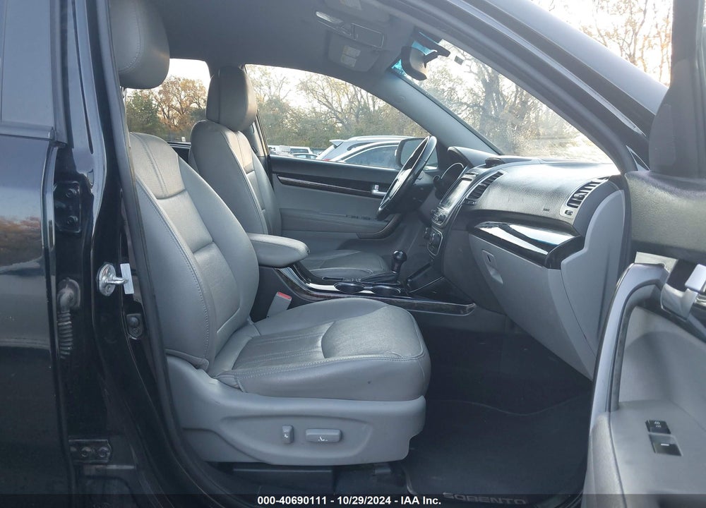 2014 KIA SORENTO LX VIN: 5XYKT4A62EG495815