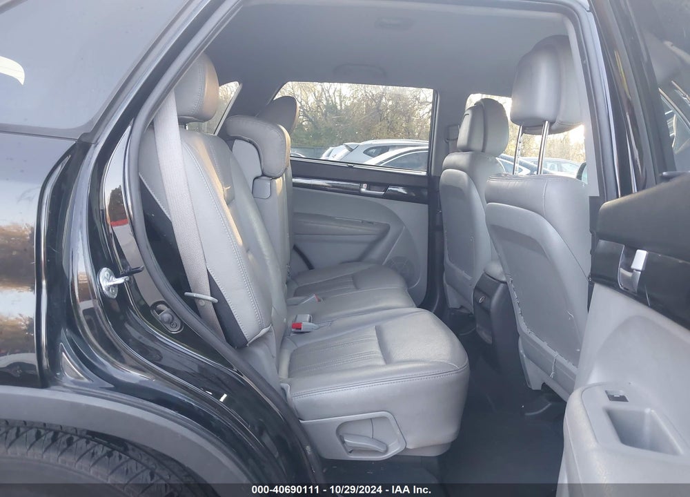 2014 KIA SORENTO LX VIN: 5XYKT4A62EG495815