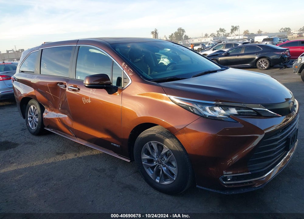 2021 TOYOTA SIENNA XLE VIN: 5TDYRKEC8MS032009