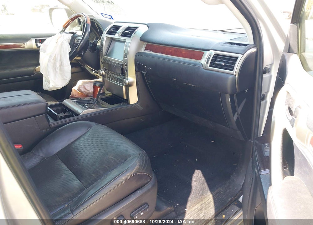 2010 LEXUS 460 VIN: JTJBM7FX4A5015581