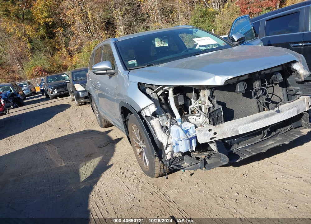 2017 TOYOTA HIGHLANDER XLE VIN: 5TDJZRFHXHS356573
