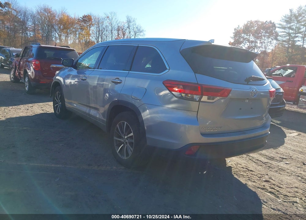 2017 TOYOTA HIGHLANDER XLE VIN: 5TDJZRFHXHS356573