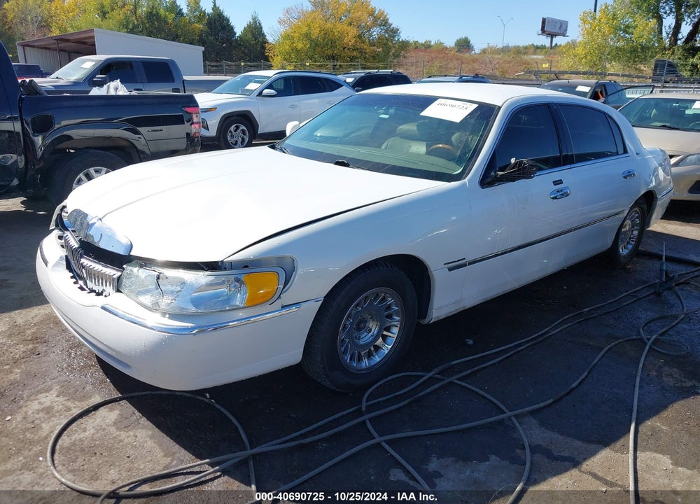 2000 LINCOLN TOWN CAR CARTIER VIN: 1LNHM83W3YY873689