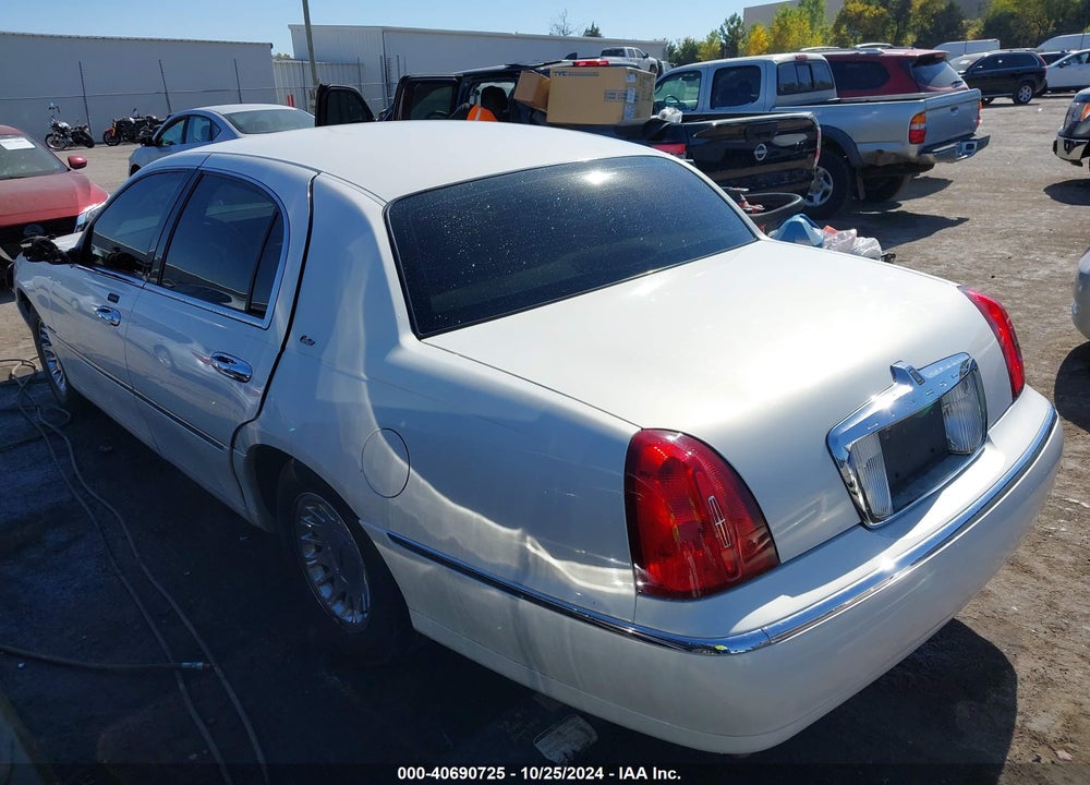 2000 LINCOLN TOWN CAR CARTIER VIN: 1LNHM83W3YY873689