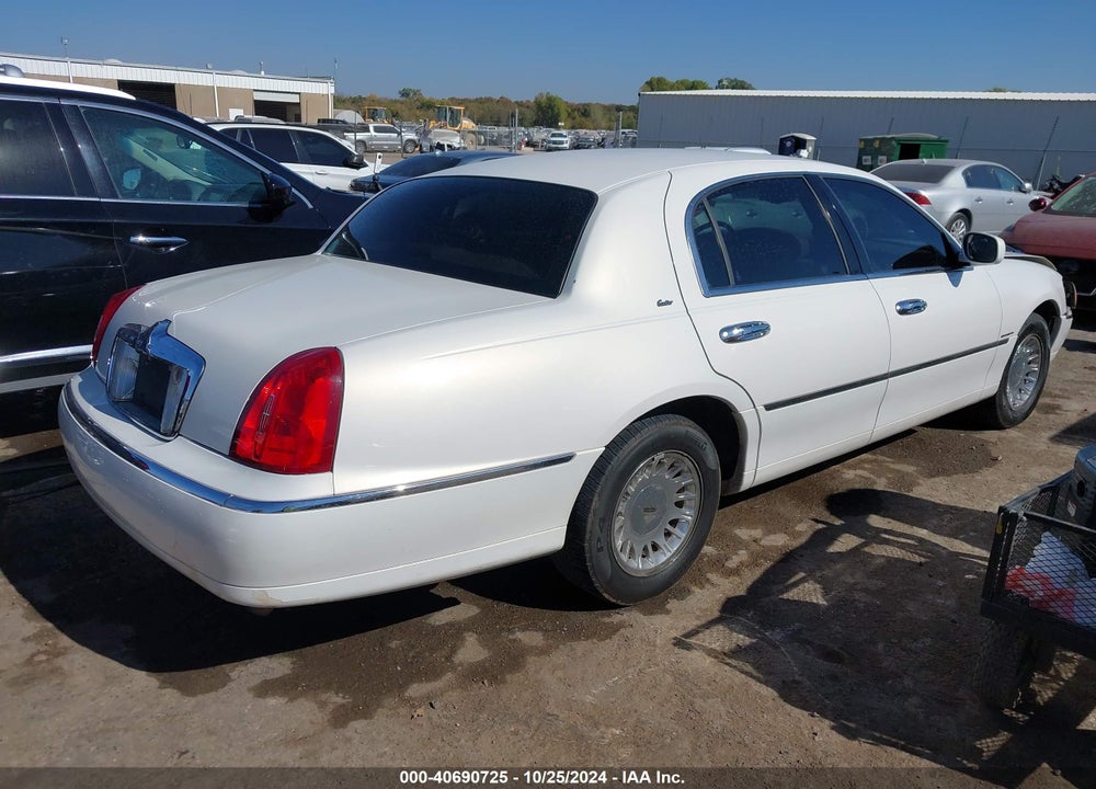 2000 LINCOLN TOWN CAR CARTIER VIN: 1LNHM83W3YY873689