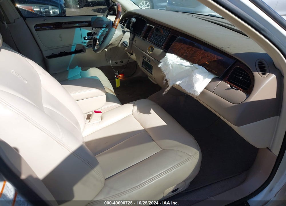 2000 LINCOLN TOWN CAR CARTIER VIN: 1LNHM83W3YY873689