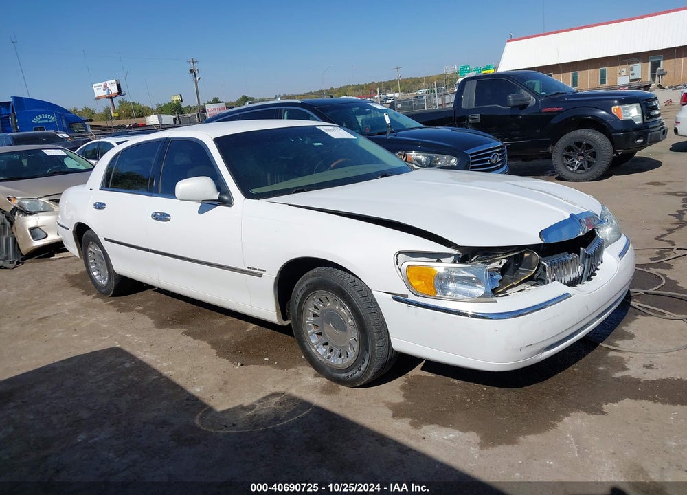 2000 LINCOLN TOWN CAR CARTIER VIN: 1LNHM83W3YY873689