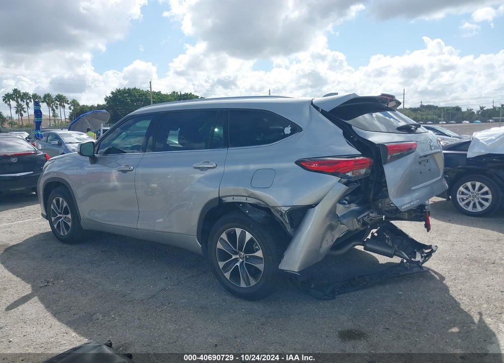 2021 TOYOTA HIGHLANDER XLE VIN: 5TDGZRAH2MS049717