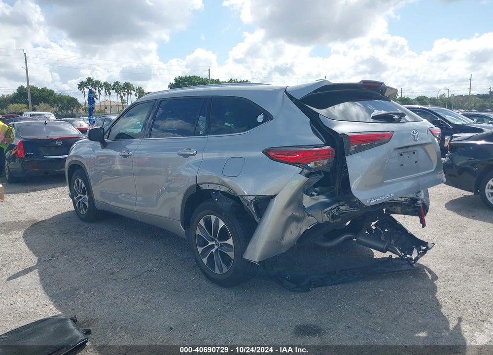 2021 TOYOTA HIGHLANDER XLE VIN: 5TDGZRAH2MS049717