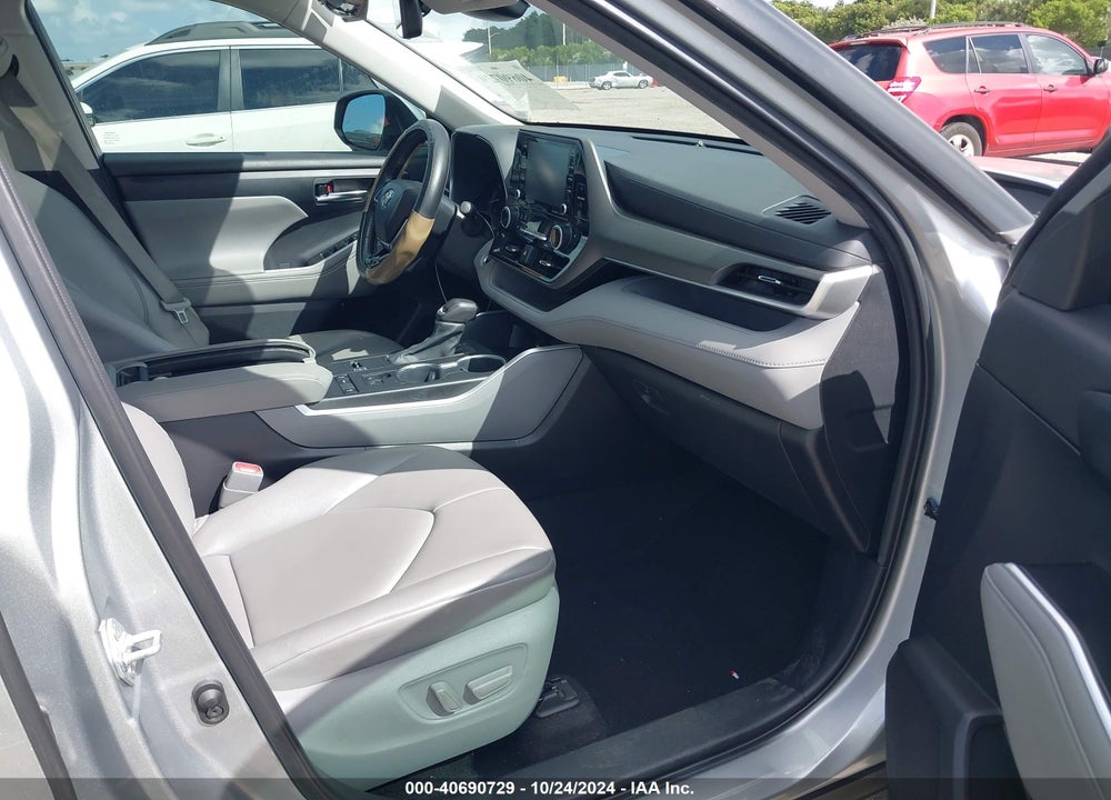 2021 TOYOTA HIGHLANDER XLE VIN: 5TDGZRAH2MS049717