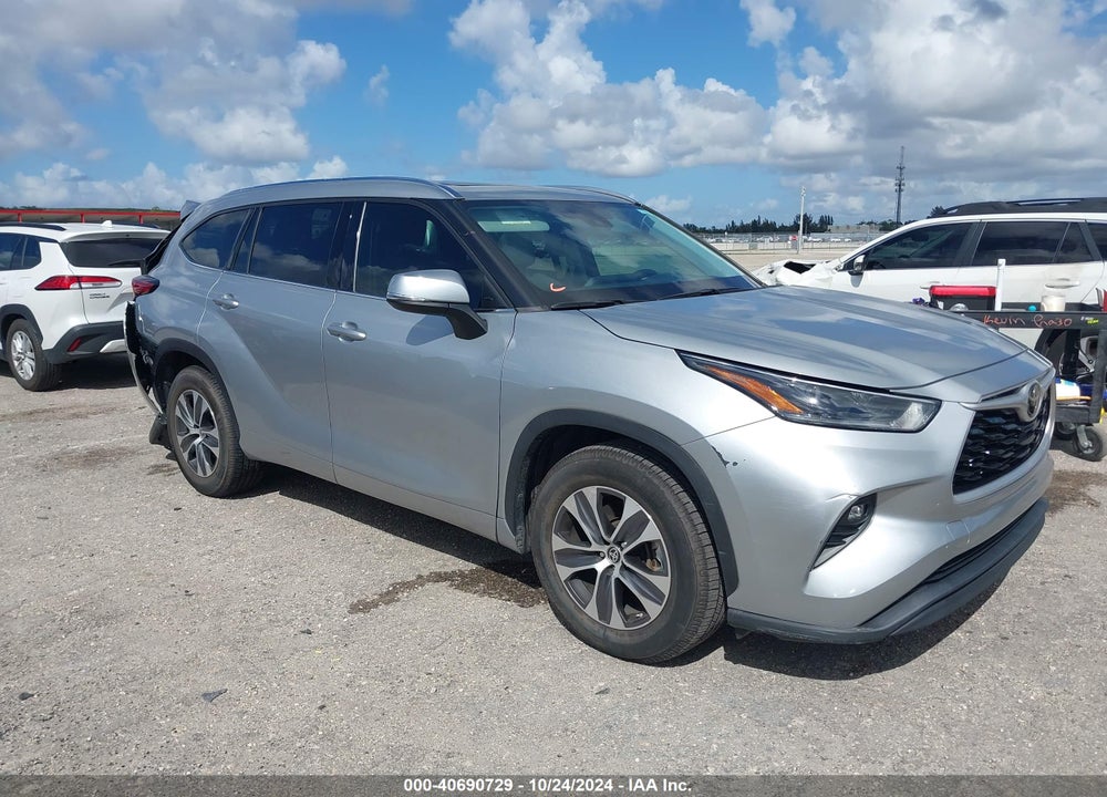 2021 TOYOTA HIGHLANDER XLE VIN: 5TDGZRAH2MS049717