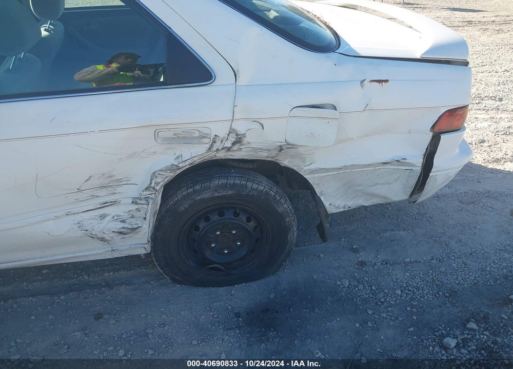 1998 TOYOTA CAMRY LE VIN: 4T1BG22K4WU244455