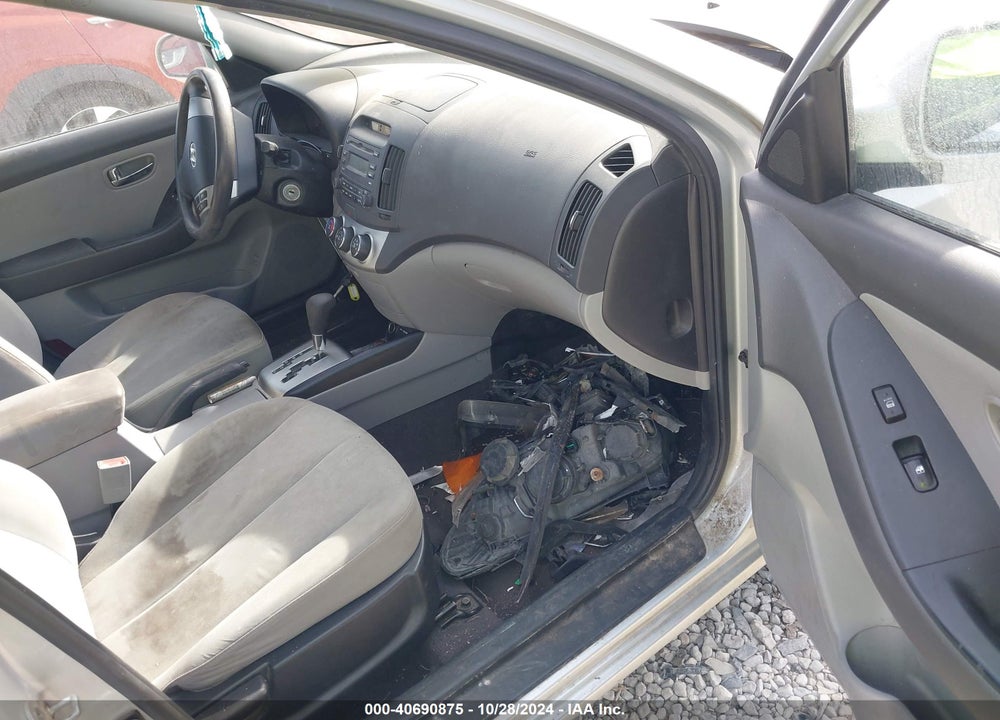 2010 HYUNDAI ELANTRA VIN: KMHDU4AD1AU968581