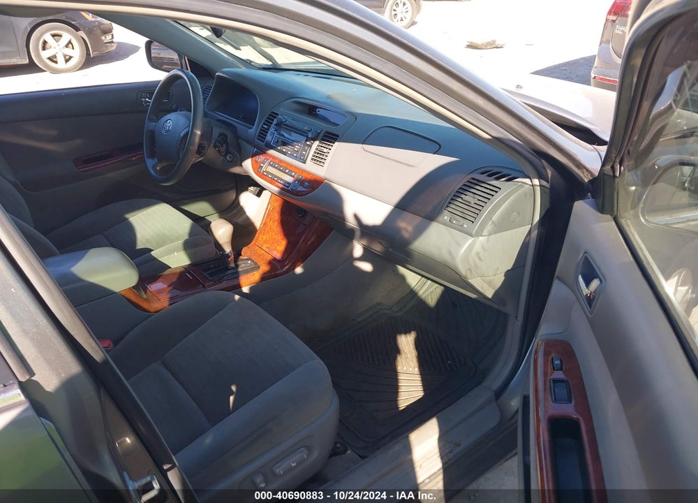 2005 TOYOTA CAMRY XLE VIN: 4T1BE32K35U972133