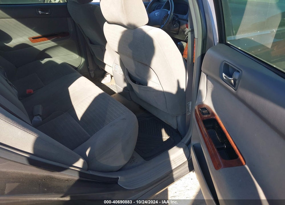 2005 TOYOTA CAMRY XLE VIN: 4T1BE32K35U972133
