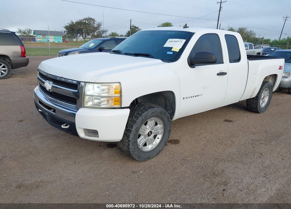 2008 CHEVROLET SILVERADO 1500 LT1 VIN: 2GCEK19J581314213