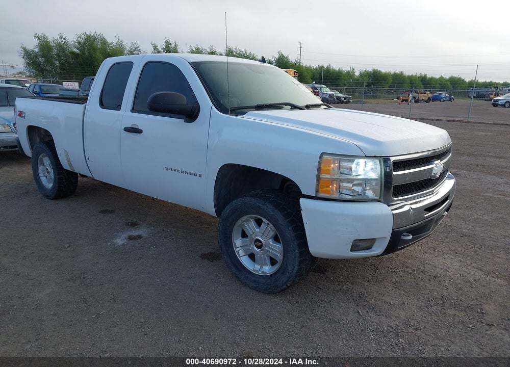 2008 CHEVROLET SILVERADO 1500 LT1 VIN: 2GCEK19J581314213