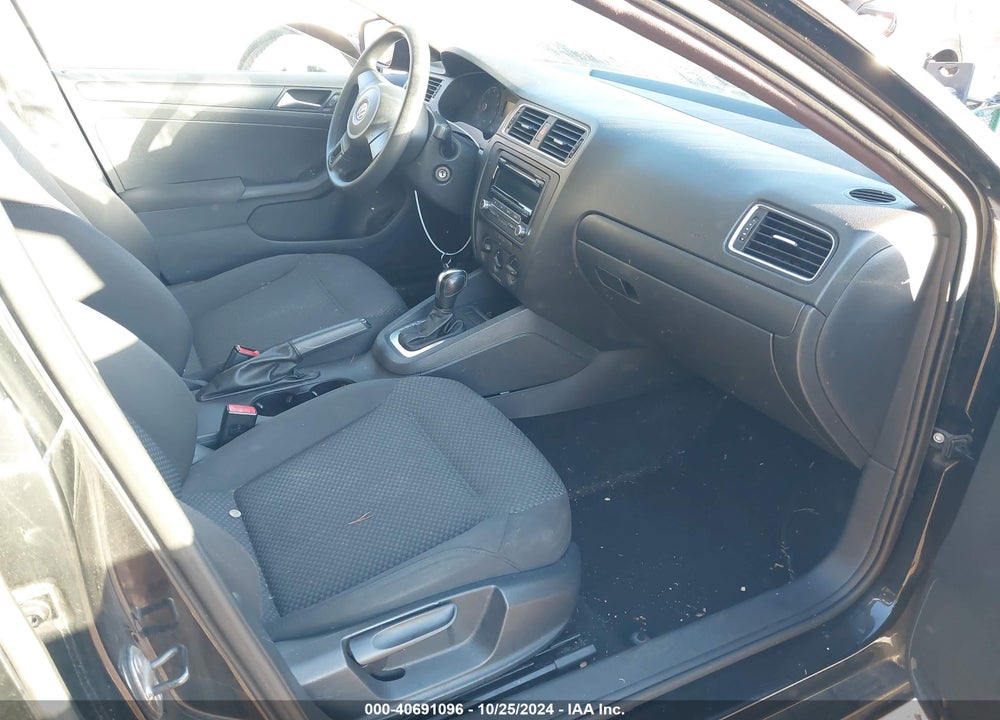 2012 VOLKSWAGEN JETTA 2.0L S VIN: 3VW2K7AJ7CM391892