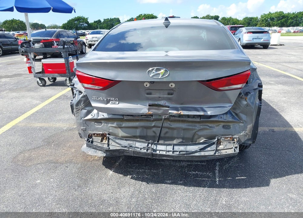 2018 HYUNDAI ELANTRA SE VIN: 5NPD74LF5JH380087