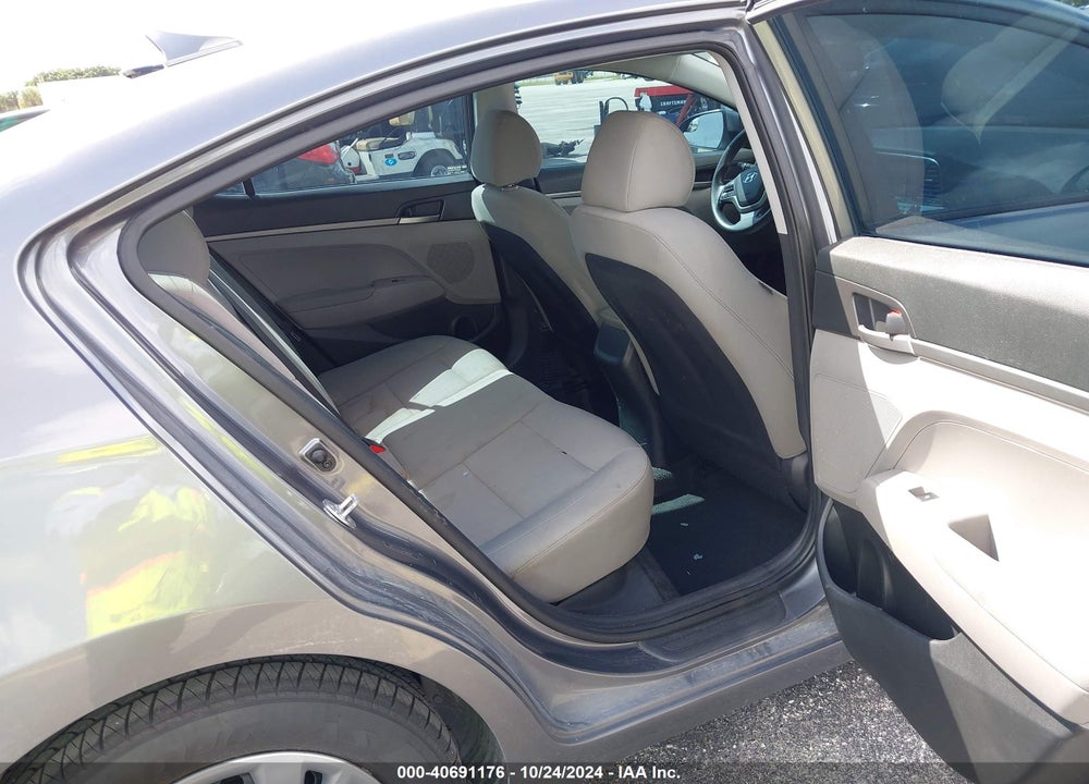 2018 HYUNDAI ELANTRA SE VIN: 5NPD74LF5JH380087
