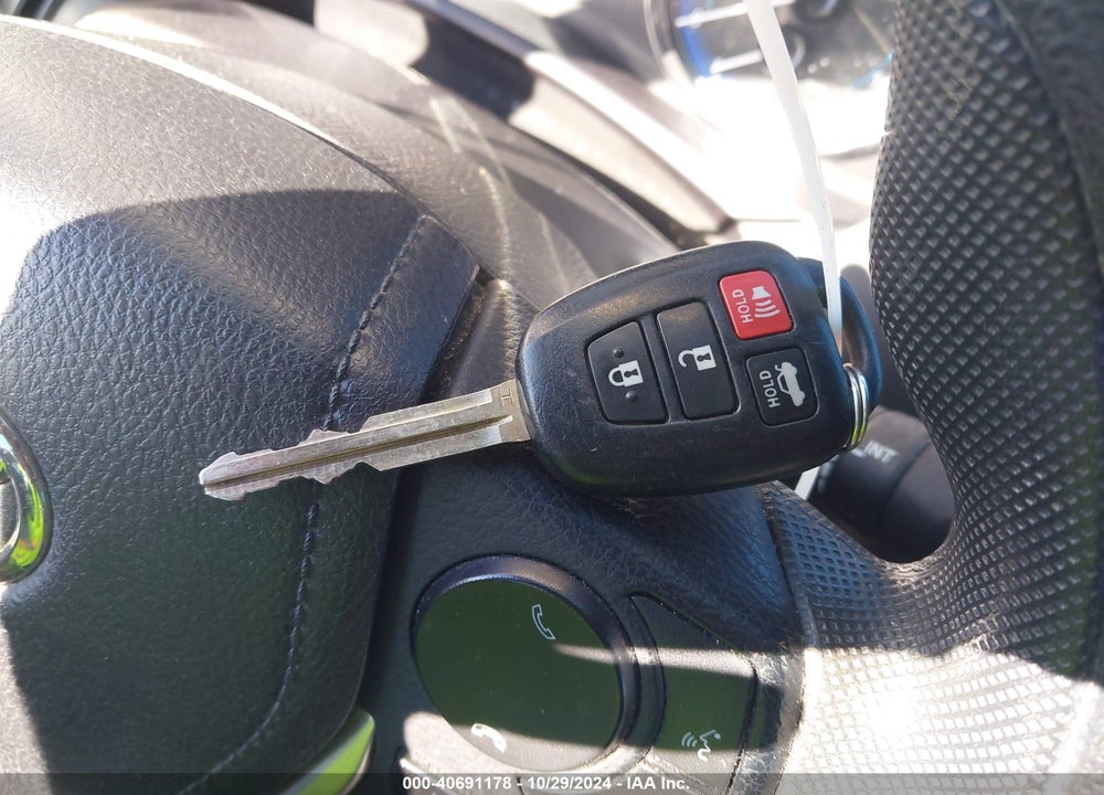 2019 TOYOTA COROLLA LE VIN: 5YFBURHE5KP946167