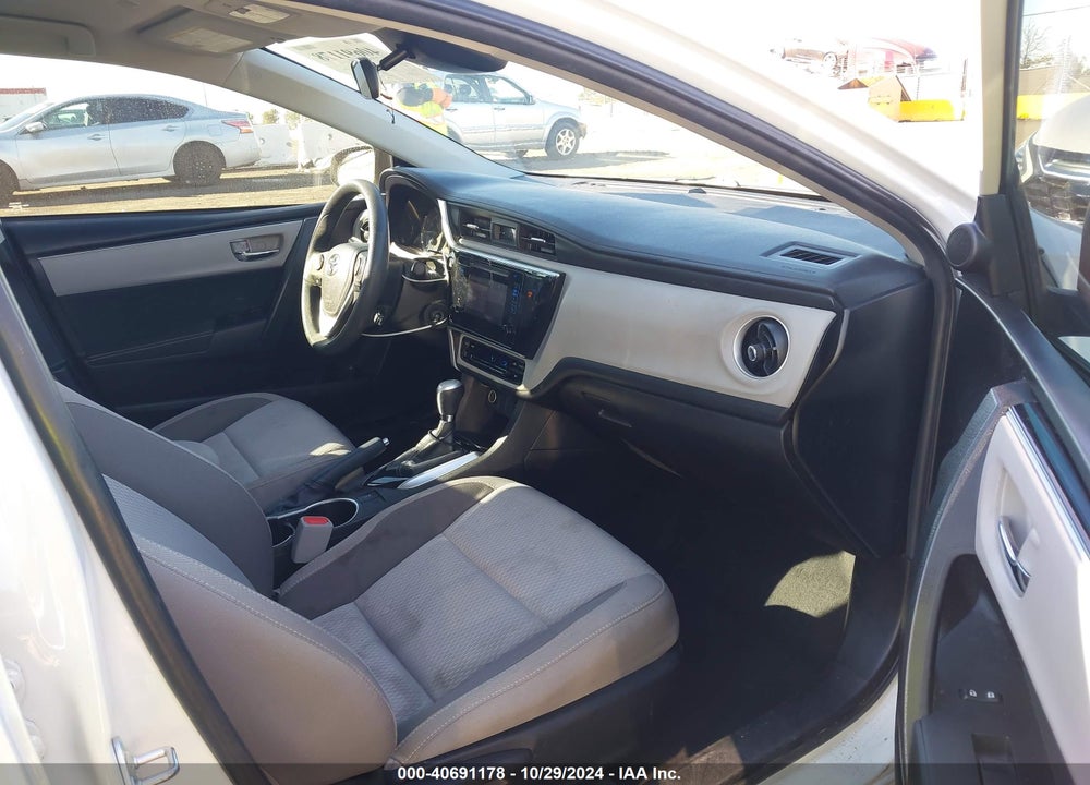 2019 TOYOTA COROLLA LE VIN: 5YFBURHE5KP946167