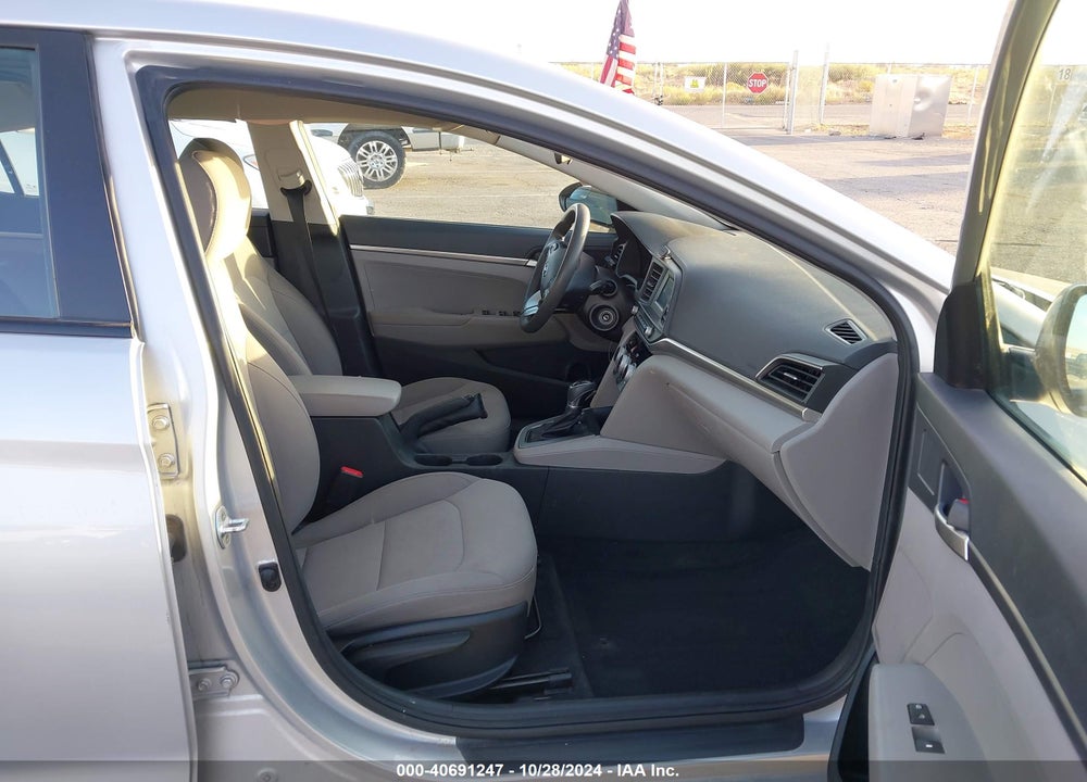2019 HYUNDAI ELANTRA SE VIN: 5NPD74LF2KH492654