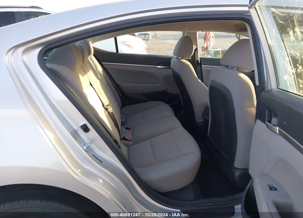 2019 HYUNDAI ELANTRA SE VIN: 5NPD74LF2KH492654