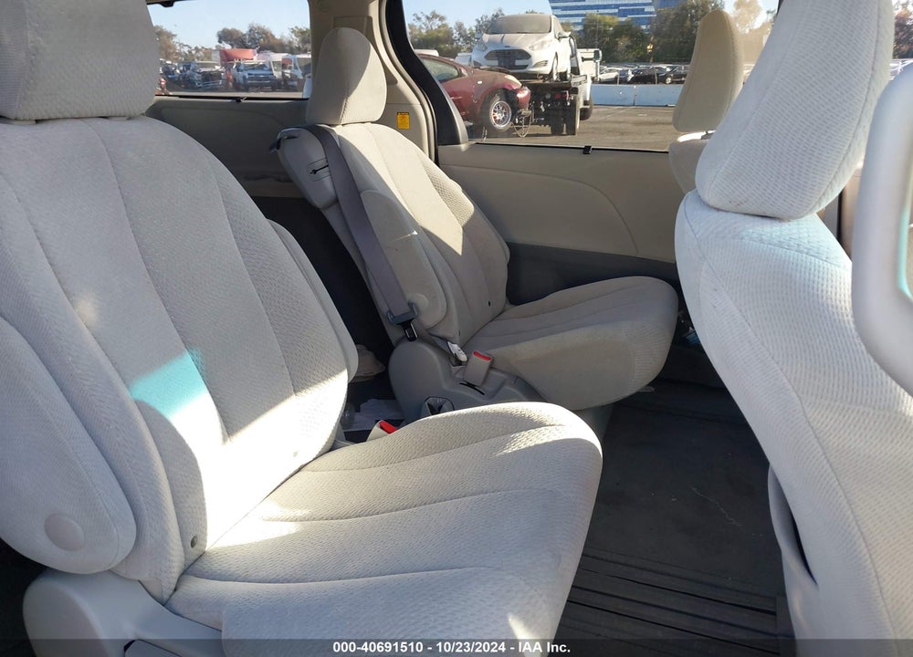 2011 TOYOTA SIENNA LE V6 VIN: 5TDKK3DC8BS114191