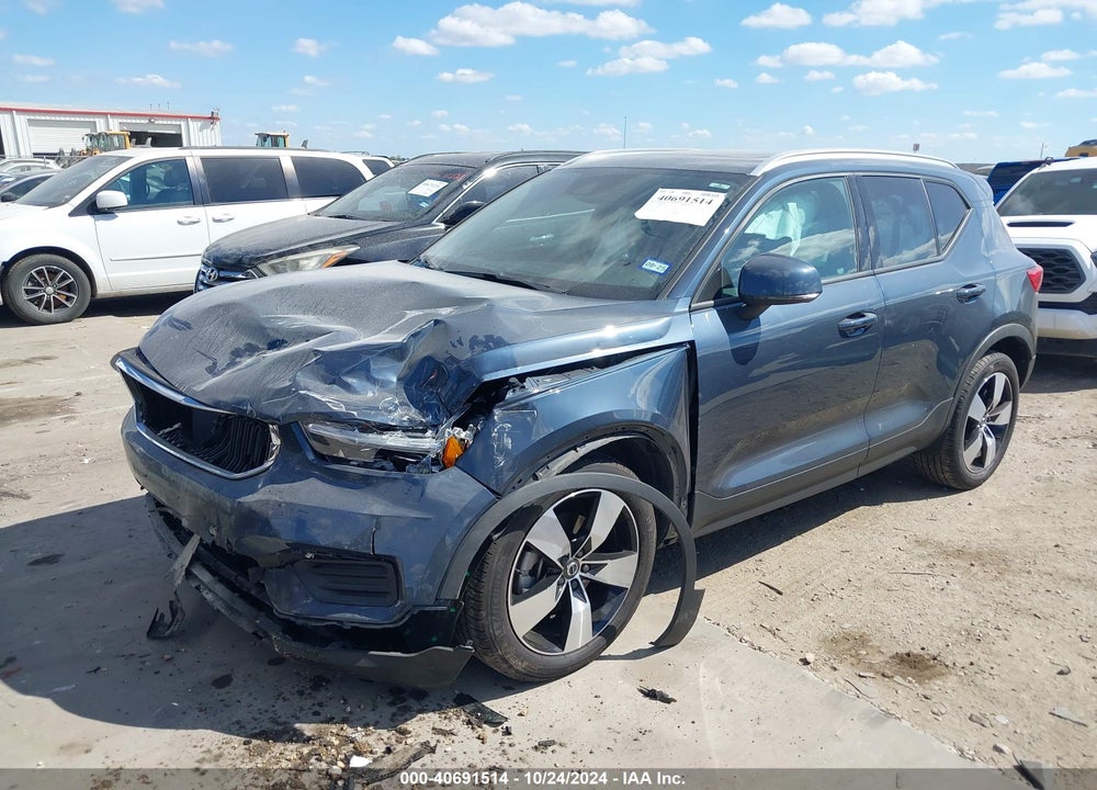 2022 VOLVO XC40 T5 MOMENTUM VIN: YV4162UKXN2697969