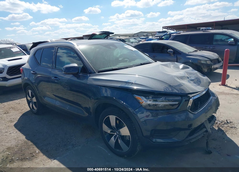 2022 VOLVO XC40 T5 MOMENTUM VIN: YV4162UKXN2697969
